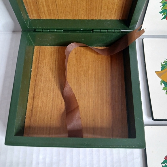 Set of 4 Vintage Christmas Coasters Fox Hunting French Horn in a Wooden Box - Picture 12 of 13